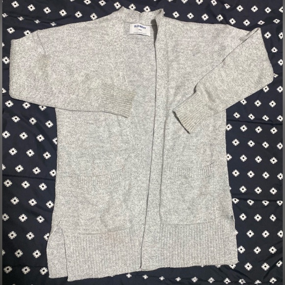 💰2/$10 Kids Grey Old Navy Cardigan- size m/8 - Picture 1 of 10